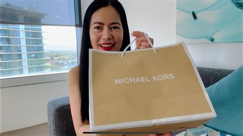 michael kors delivery review|does michael kors still exist.